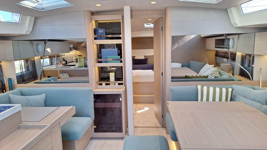 Salon einer Beneteau Oceanis 52